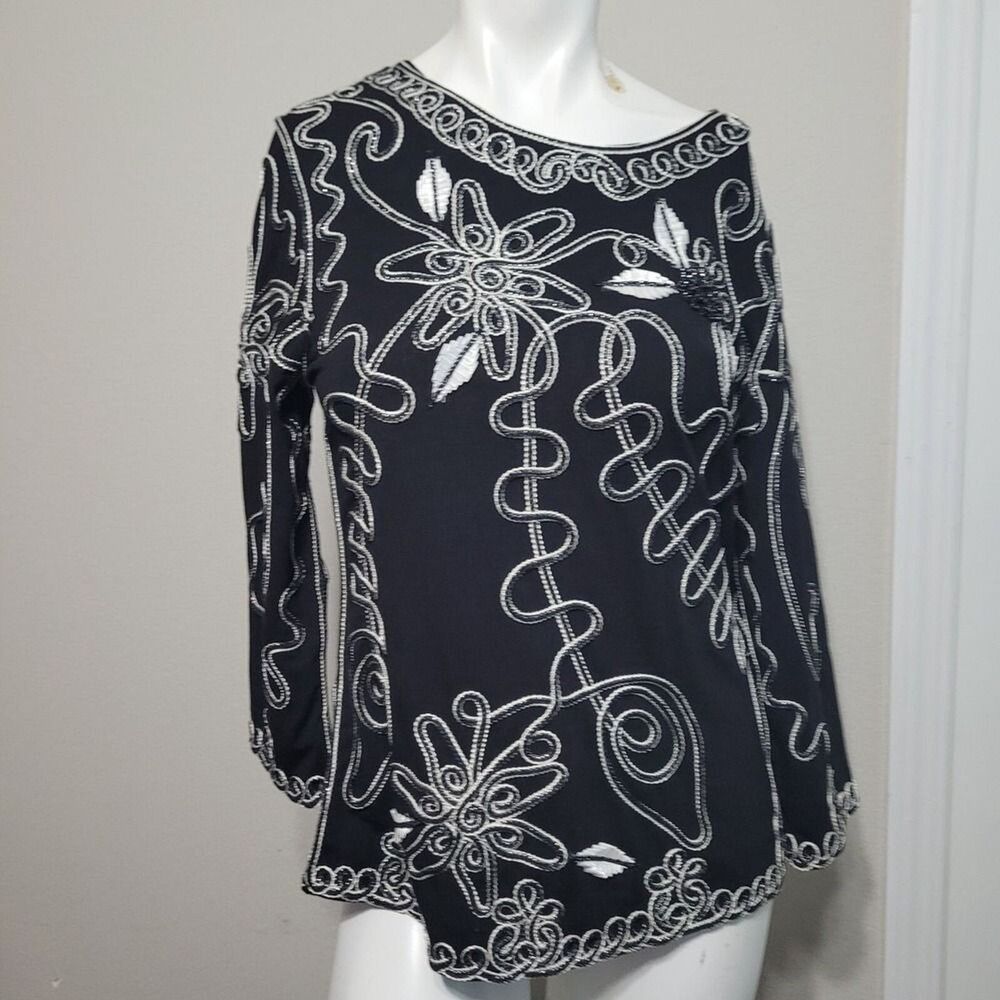 Lauren Michelle Medium Top sweatshirt embroidered embellished texture flower